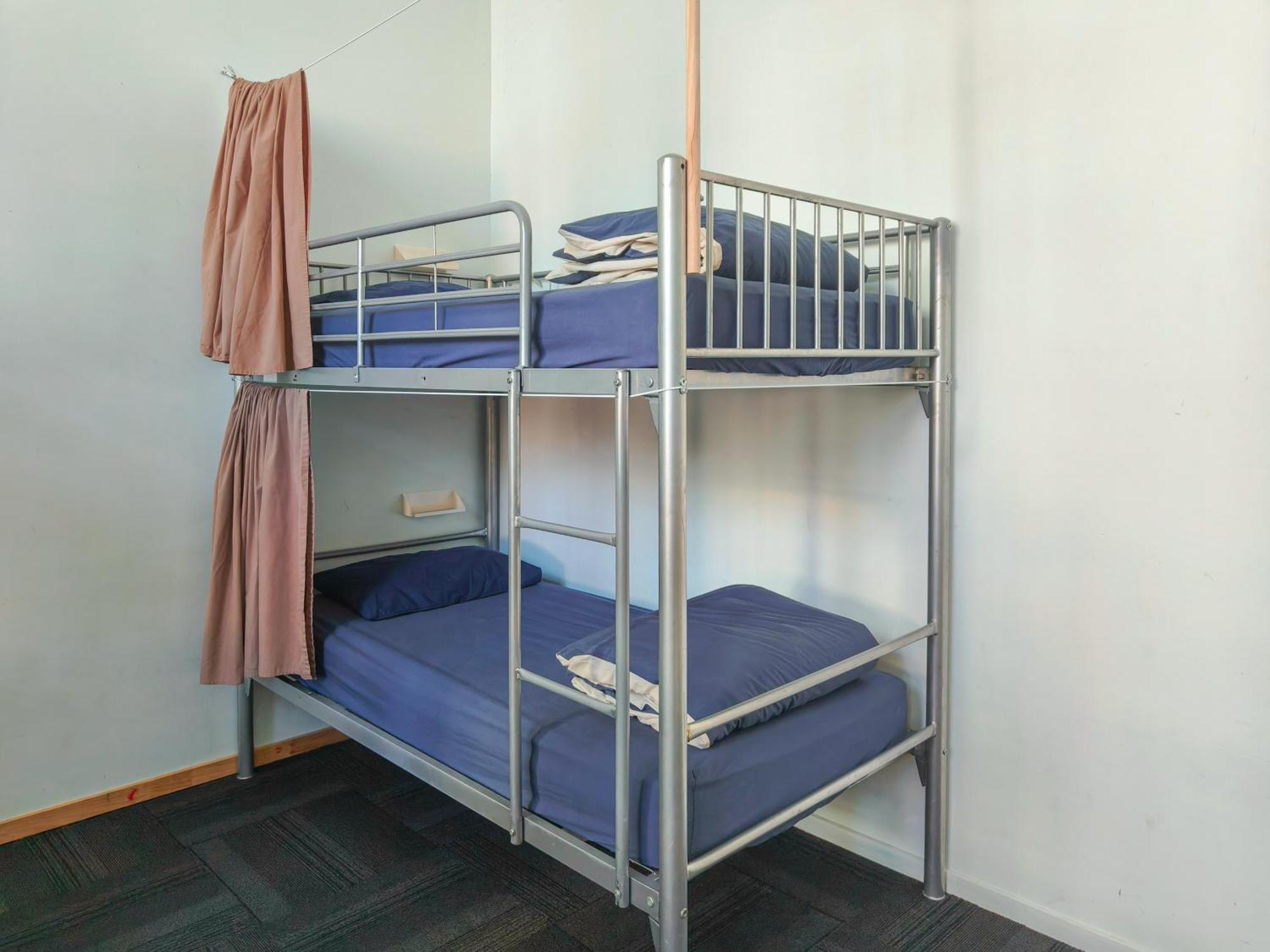 Хостел Metro Adventurer Backpackers Окленд Экстерьер фото